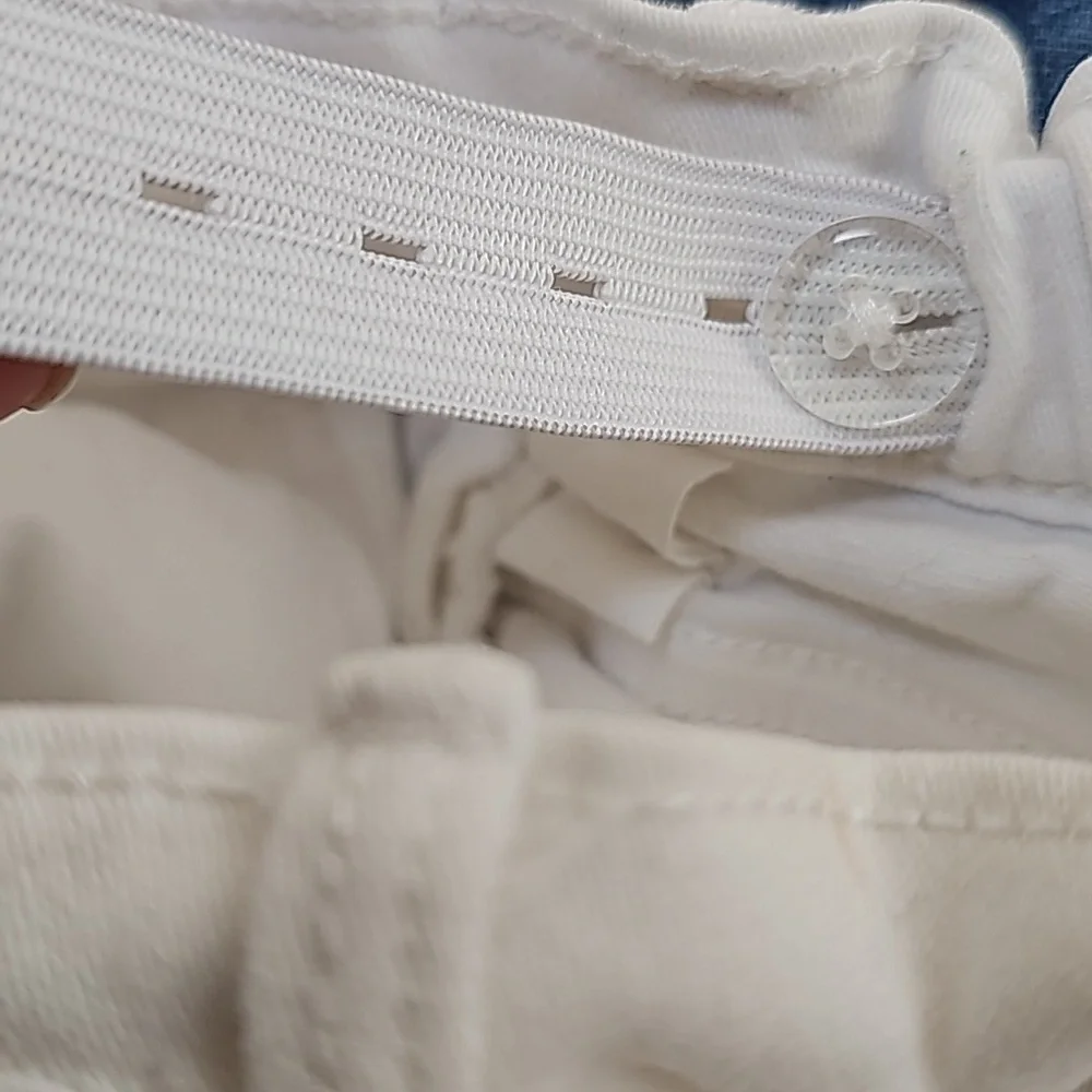 6/$20 Old Navy White Jean Shorts Size 10